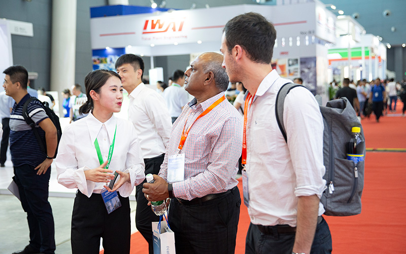 शुभचिंतक क्लीनरूम चीन अंतर्राष्ट्रीय डेयरी प्रौद्योगिकी प्रदर्शनी में भाग लेते हैं।